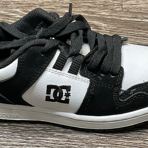 Pair of DC shoes - Picture 9 of 9